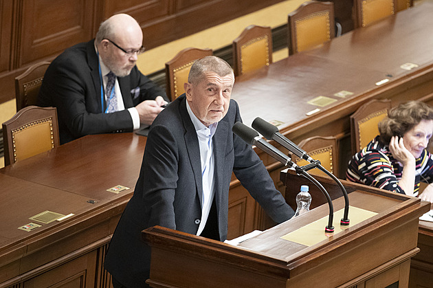 Tohle je nová totalita, křičel Babiš. Výši poplatku ČT určí politici v březnu