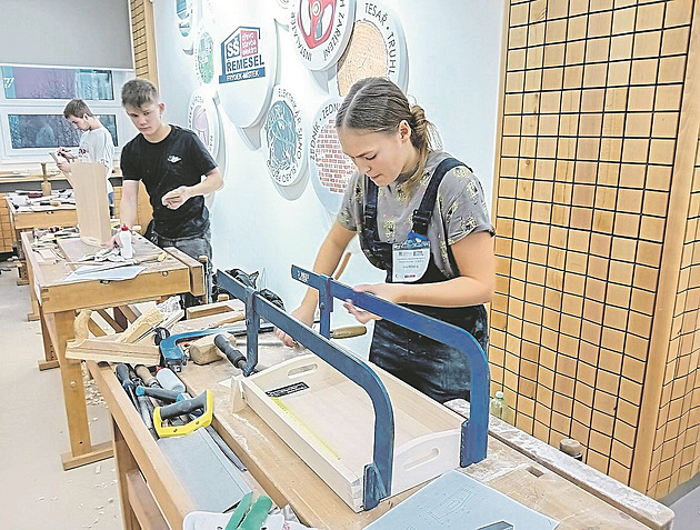 ikovná budoucí truhláka Kateina Dvorská z Prostjovska se jako první dívka...