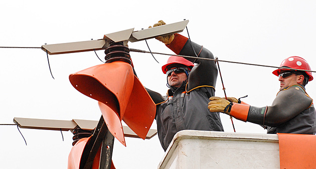 Montování ochrany ptactva metodou práce pod naptím