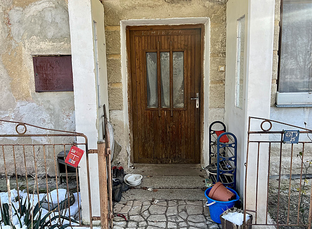 Dm, kde ml mu nkolik msíc vznit enu a znásilovat ji. (19. února 2025)