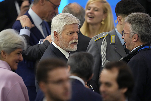 Pavel se po návratu z Maroka zúčastní konference v Berlíně. Chce jednat i s Merzem