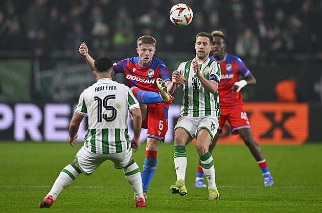 ONLINE: Plzeň - Ferencváros 0:0, střelu Červa blokuje hostující obrana