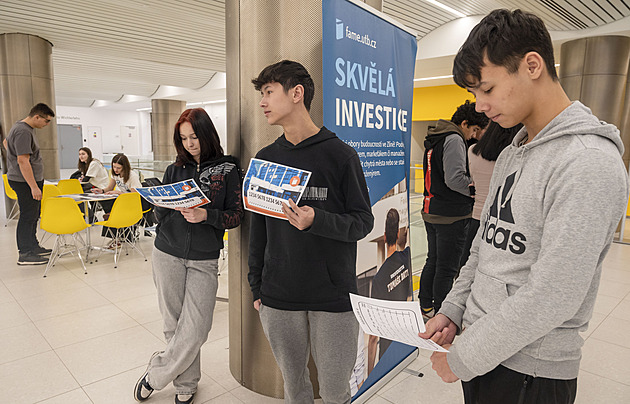 Dti z dtských domov si na Fakult managementu a ekonomiky Univerzity Tomáe...