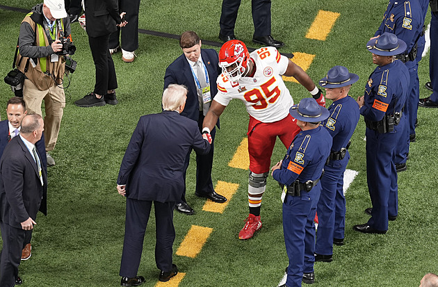 Trump letos vynechá Super Bowl. Má to daleko, pustil se i do vystupujících umělců