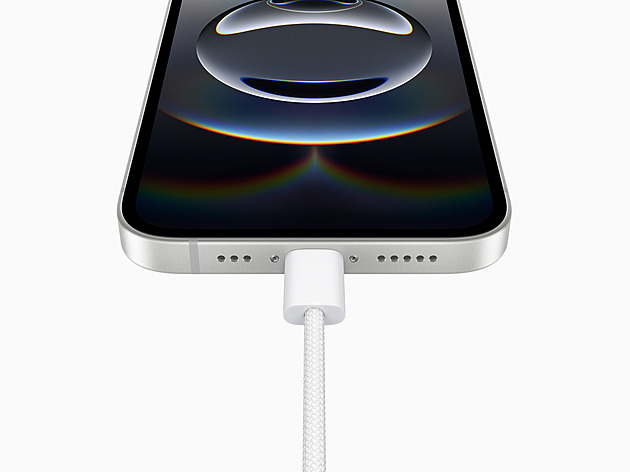 Nový levný iPhone je o dost dražší než ten předchozí. Ale drahý není