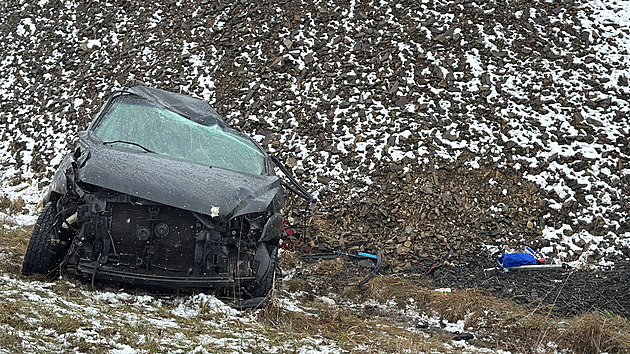 Počasí komplikuje dopravu. Policie řeší desítky nehod, hlásí jednu smrtelnou