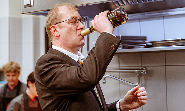 Když vařím, je to trošku kuchařský trapas, přiznává filmový šéfkuchař Vojta Kotek