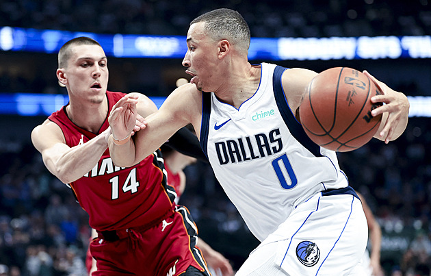 Rozvrácený Dallas slaví v Miami, hvězdy zastoupil náhradník Exum