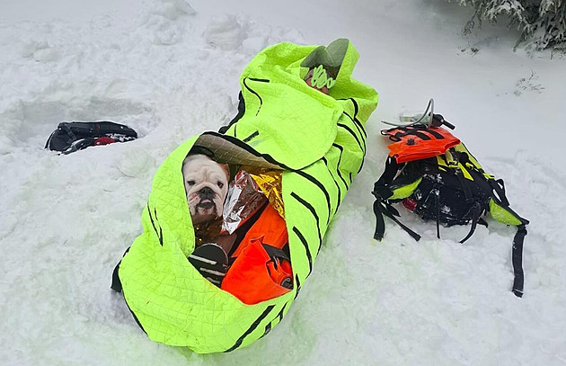 Fenka Lucy se dobývala ke zran�né majitelce v Ob�ím dole v Krkono�ích.