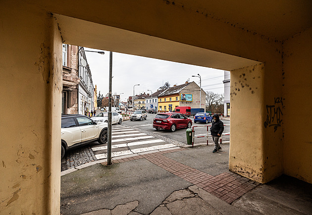 Na kiovatce Praské tídy a Zelené ulice v hradeckých Kuklenách by mly...