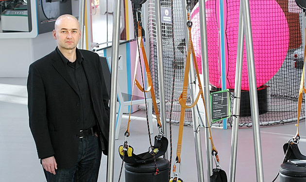 Vlastimil Volák, �editel Vy��í odborné �koly a St�ední pr�myslové �koly...