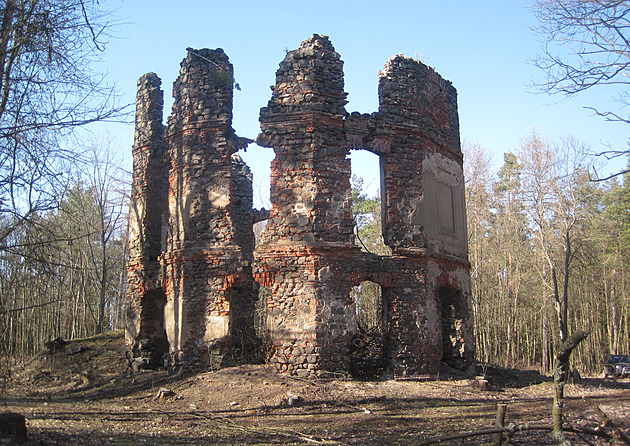 Lovecký zámeek v Moiov je v havarijním stavu. Do jeho opravy se zatím ádná...