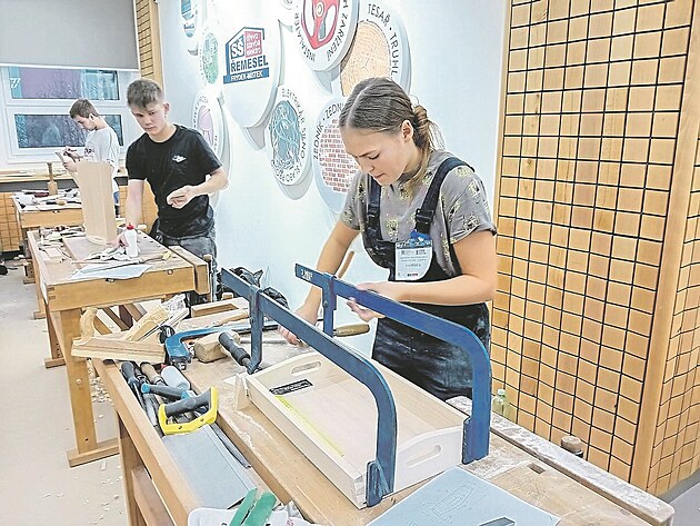 ikovná budoucí truhláka Kateina Dvorská z Prostjovska se jako první dívka...