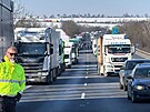 D�lnici D7 uzav�ela zhruba na 5. kilometru na trase z Chomutova do Prahy...