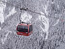 P�i hledání panoramatických výzev lanovku Peak2Peak nep�ehlédn�te. Na sice jen...