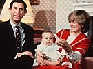 Princ Charles, princezna Diana a malý princ William na fotografii Anwara...