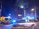 Devt jednotek hasi zasahovalo v noci na dneek u poru bval koly v...