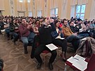 Lid� v Hole�ov� p�i ve�ejn� debat� protestovali proti chystan�mu dvou...