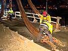 D�ln�ci odstranili �elezni�n� most p�es N�dra�n� ulici na Sm�chov�. (12. �nora...