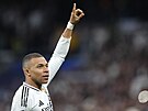 Kylian Mbappé ukazuje, kdo je hlavní hv�zdou utkání Realu se City.