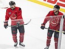 Sidney Crosby (vlevo) a Connor McDavid na tréninku Kanady.