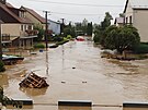 Obec Sazovice na Zl�nsku se ocitla pod vodou. Podle veden� obce byla situace...