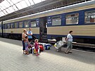 Hlavní nádra�í ve Lvov�, u vlaku EPL2T-031 z Muka�eva. Vyfoceno je�t� v dobách...
