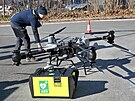 Drony dokou dopravit potebn vybaven na msto zsahu jet ped pjezdem...