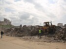 Obyvatelé Pásma Gazy se potýkají se stovkami tisíc tun odpadk�. (17. února 2025)