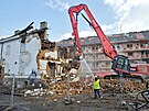 Za�ala demolice t�� objekt� v Jate�n� ulici v Plzni, kter� byly nechvaln�...