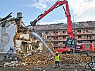 Za�ala demolice t�� objekt� v Jate�n� ulici v Plzni, kter� byly nechvaln�...