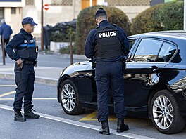 Silni�ní kontrola francouzské policie (ilustra�ní foto)
