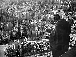 Sov�t�tí mar�álové v té dob� toti� zva�ovali rychlé dobytí Berlína. A Drá��any...