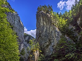 �e má rozlohou trojnásobné Rumunsko t�iap�lkrát více národních park� ne� �esko,...