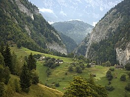 Hlavní dominantou národního parku Piatra Craiului je mohutný vápencový h�eben,...