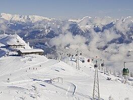 Z b�ných pr�m�r� délky jízdy vybo�uje i lanovka Millennium-Express. Z...