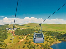 Ji� z kraje zmín�ná srbská lanovka ze Zlatiboru na Tornik je s délkou devíti...