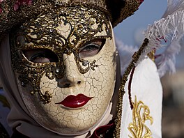 Benátský karneval ka�doro�n� p�itahuje stovky tisíc náv�t�vník�, a to hlavn� o...