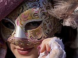 V Benátkách za�al karneval, který se podle ú�ad� bude konat za p�ísn�j�ího...