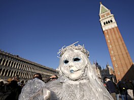 Benátské masky se objevily také ve známém filmu Stanleyho Kubricka Spalující...
