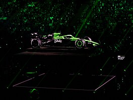 Stake F1 Team Kick Sauber. I tentokrát sází na elegantní �erno-zelenou...