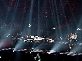 MoneyGram Haas F1 Team. Bahrajnský písek jej mo�ná trochu zane�ádí, ale jinak...