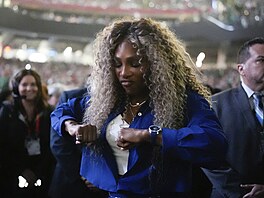Bývalá tenistka Serena Williamsová si uívá Super Bowl.