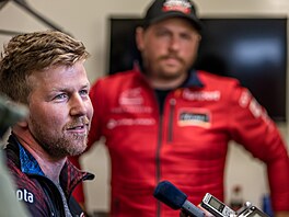 NA NÁVTV V KAMIONU. Servisní tým pozval do svého zázemí eské novináe. Na...