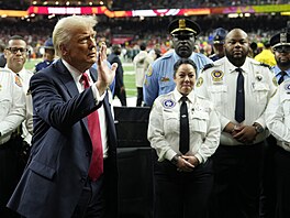 Donald Trump ped super Super Bowlem zavítal na hit.