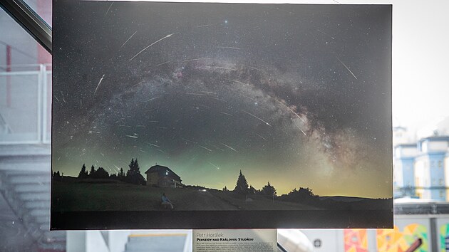 Dalek� galaxie, mlhoviny i vz�cn� vesm�rn� �kazy p�ibli�uj� n�v�t�vn�k�m des�tky fotografi� vystaven� v libereck�m science centru iQlandia. (13. �nora 2025)