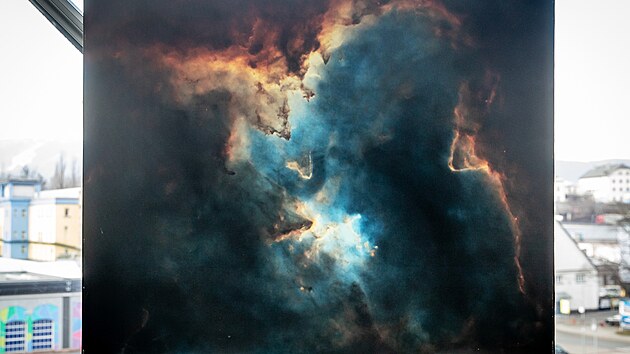 Dalek� galaxie, mlhoviny i vz�cn� vesm�rn� �kazy p�ibli�uj� n�v�t�vn�k�m des�tky fotografi� vystaven� v libereck�m science centru iQlandia. (13. �nora 2025)