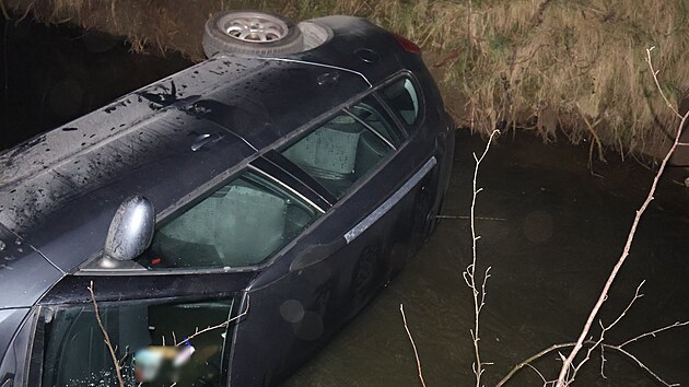 Do Hamersk�ho n�honu v Olomouci spadla se sv�m autem �idi�ka jedouc� pod vlivem alkoholu