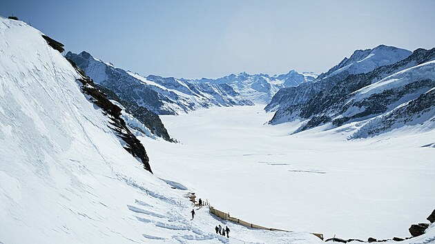 Vyhl�et na sn�hem pokryt� Aletschsk� ledovec ze sedla Jungfraujoch je pohled, kter�mu se jen tak n�co nevyrovn�.
