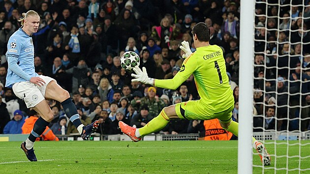 Erling Haaland z Manchesteru City sk�ruje proti Realu Madrid.